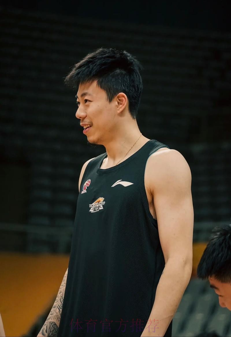 张镇麟反击妙传 刘铮上篮轻松拿下两分